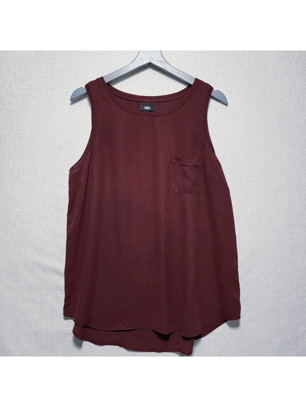 Women's L Flowey Scoop Neck Maroon Tank with Ribbed Trim